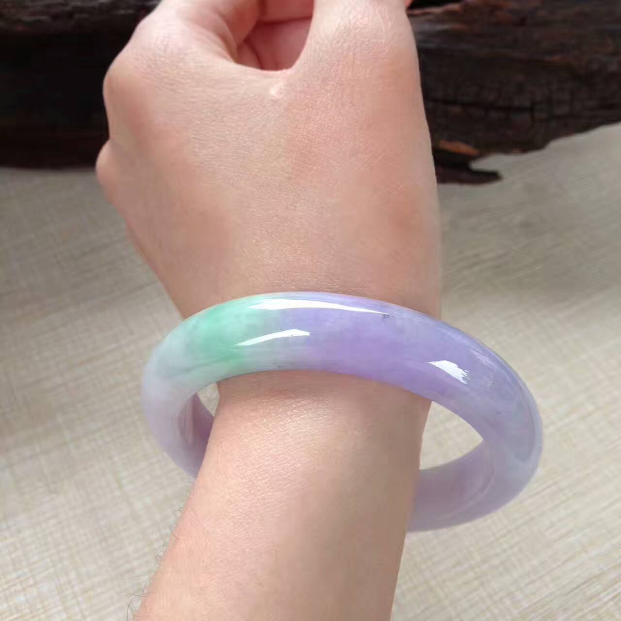 扁条翡翠手镯的简单介绍-第2张图片-翡翠网 扁条翡翠手镯的简单介绍-第2张图片-翡翠网