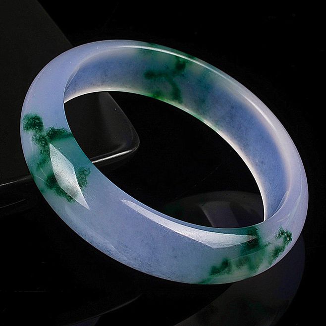 飘蓝花翡翠手镯价格的简单介绍-第1张图片-翡翠网 飘蓝花翡翠手镯价格的简单介绍-第1张图片-翡翠网