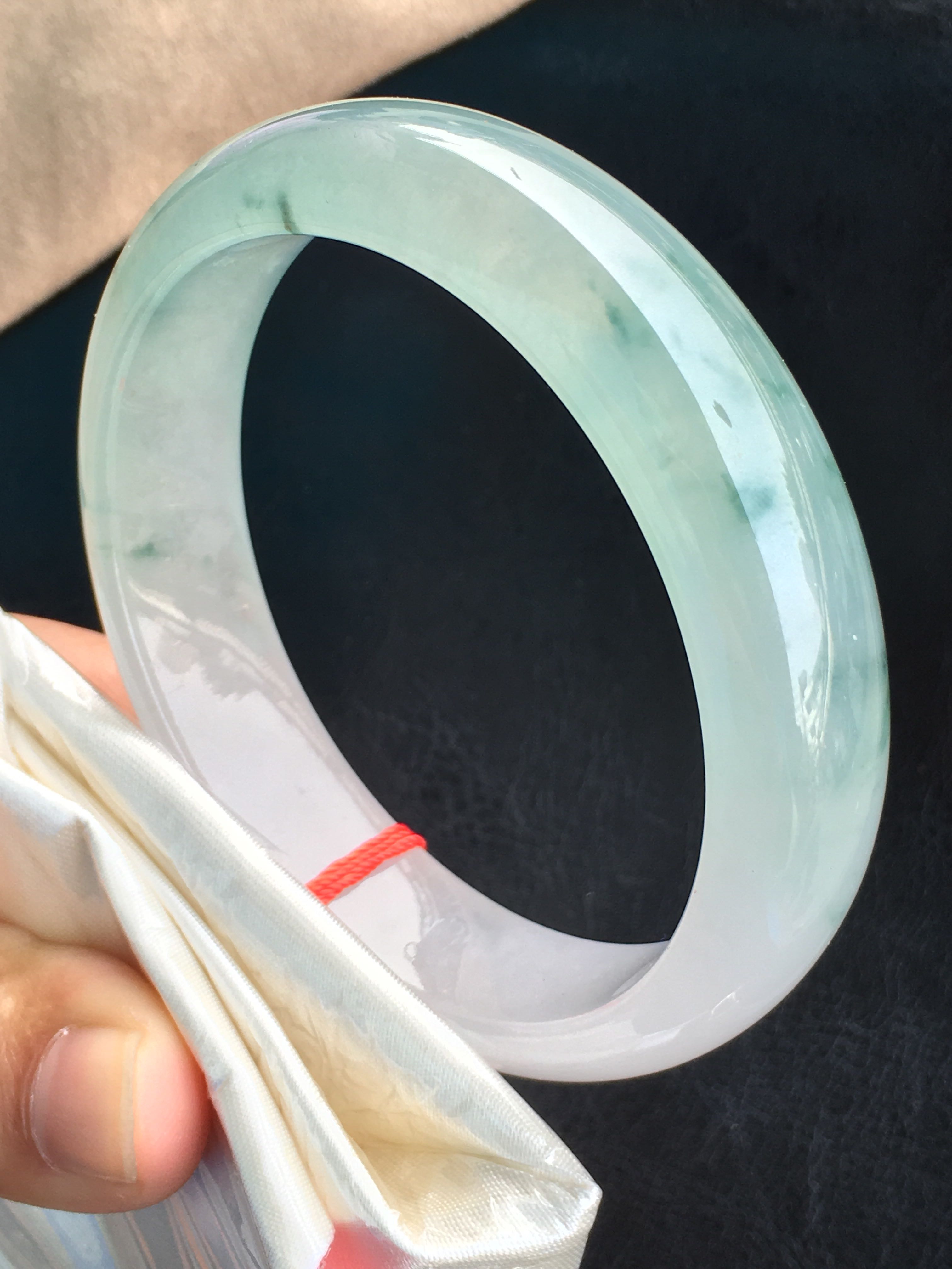 飘蓝花翡翠手镯价格的简单介绍-第2张图片-翡翠网 飘蓝花翡翠手镯价格的简单介绍-第2张图片-翡翠网