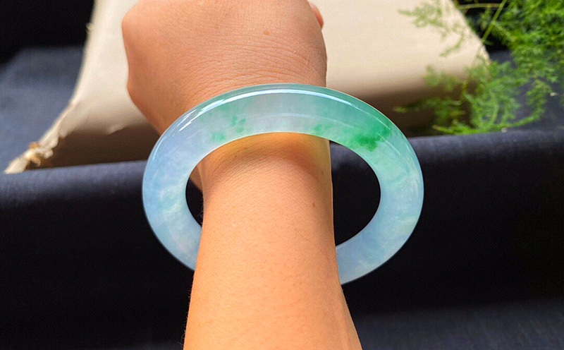 云南冰种翡翠成料入门级知识大全的简单介绍-第1张图片-翡翠网 云南冰种翡翠成料入门级知识大全的简单介绍-第1张图片-翡翠网