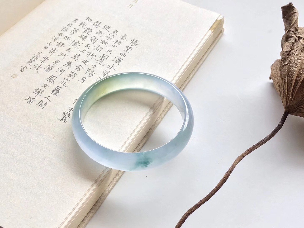 翡翠手镯拍摄的简单介绍-第2张图片-翡翠网 翡翠手镯拍摄的简单介绍-第2张图片-翡翠网