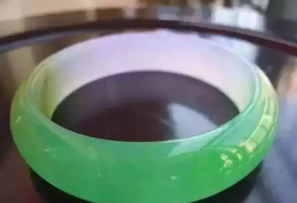 b货翡翠手镯的价格的简单介绍-第2张图片-翡翠网 b货翡翠手镯的价格的简单介绍-第2张图片-翡翠网