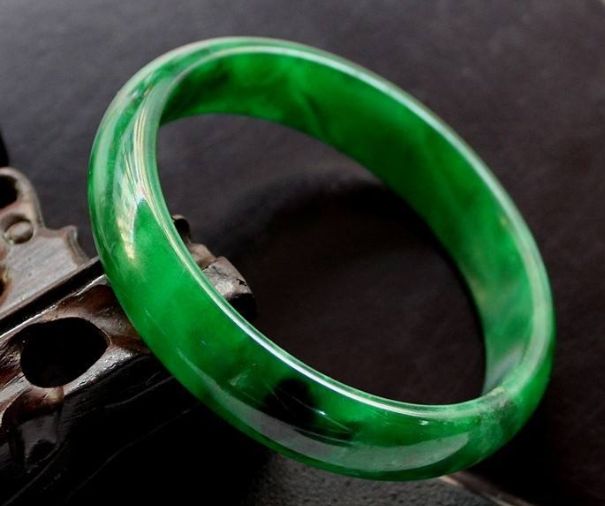 翡翠手镯一般多少钱的简单介绍-第1张图片-翡翠网 翡翠手镯一般多少钱的简单介绍-第1张图片-翡翠网