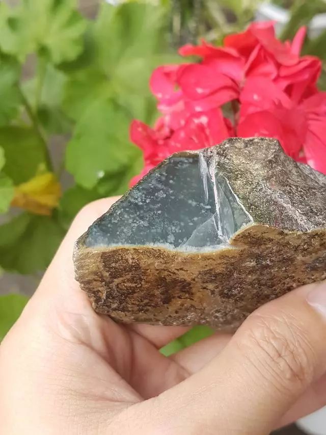 蓝冰翡翠原石雪花棉的简单介绍-第2张图片-翡翠网 蓝冰翡翠原石雪花棉的简单介绍-第2张图片-翡翠网