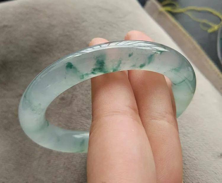 关于翡翠注胶手镯图片的信息-第1张图片-翡翠网 关于翡翠注胶手镯图片的信息-第1张图片-翡翠网