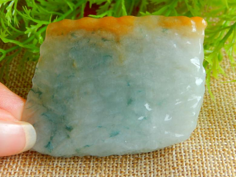 冰春翡翠原石手串的简单介绍-第1张图片-翡翠网 冰春翡翠原石手串的简单介绍-第1张图片-翡翠网