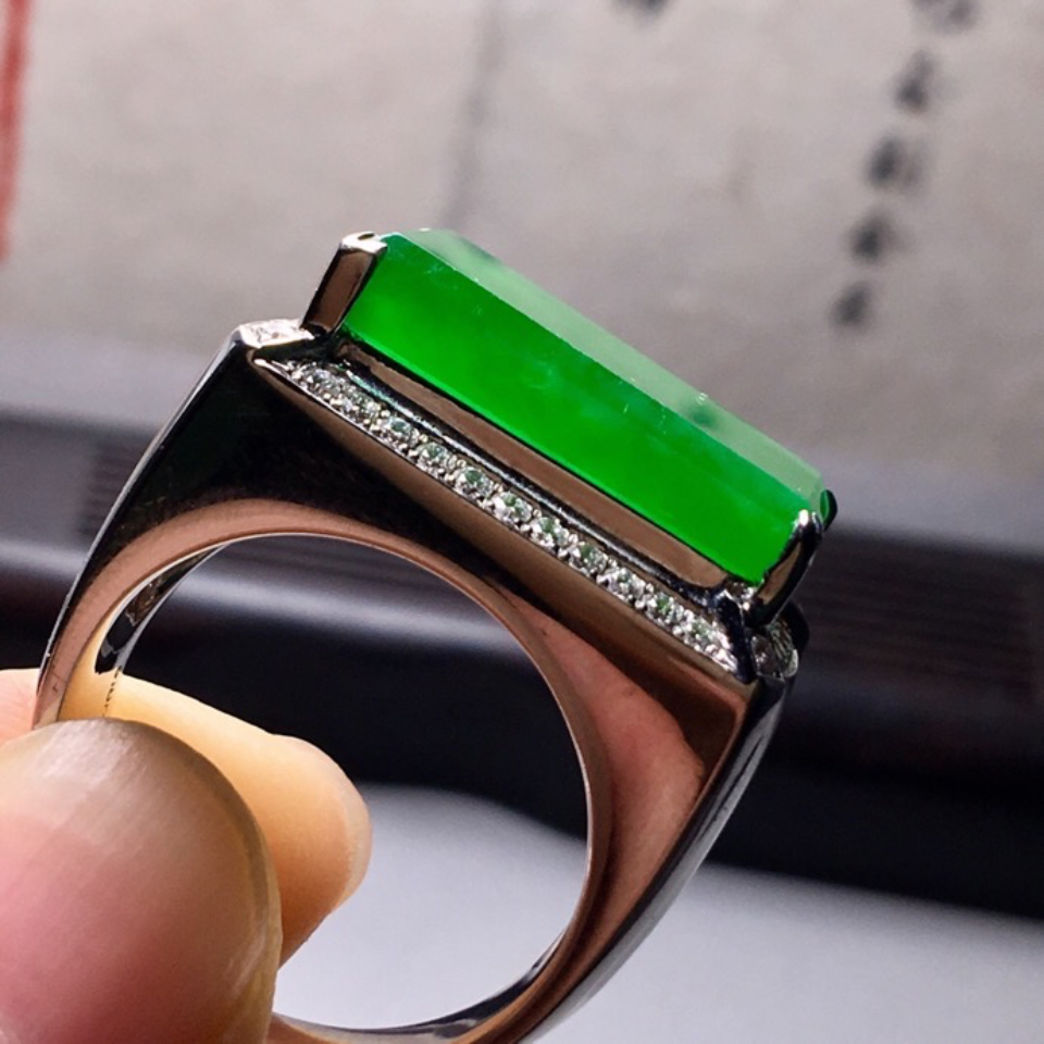 关于男士翡翠戒指价格的信息-第1张图片-翡翠网 关于男士翡翠戒指价格的信息-第1张图片-翡翠网