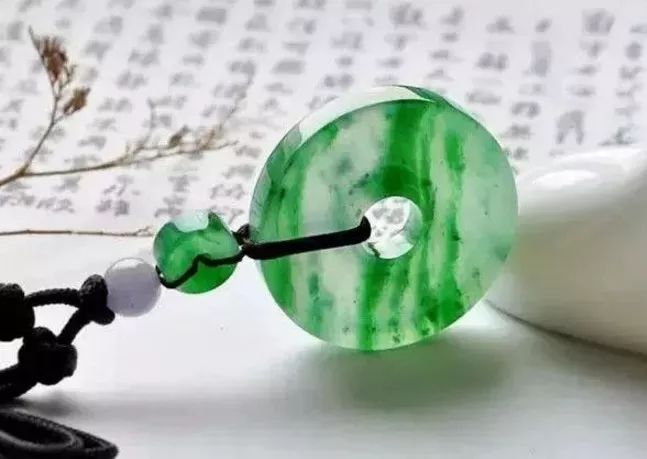 包含假翡翠和真翡翠的区别的词条-第1张图片-翡翠网 包含假翡翠和真翡翠的区别的词条-第1张图片-翡翠网