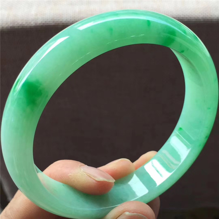 包含通透的翡翠手镯的词条-第1张图片-翡翠网 包含通透的翡翠手镯的词条-第1张图片-翡翠网