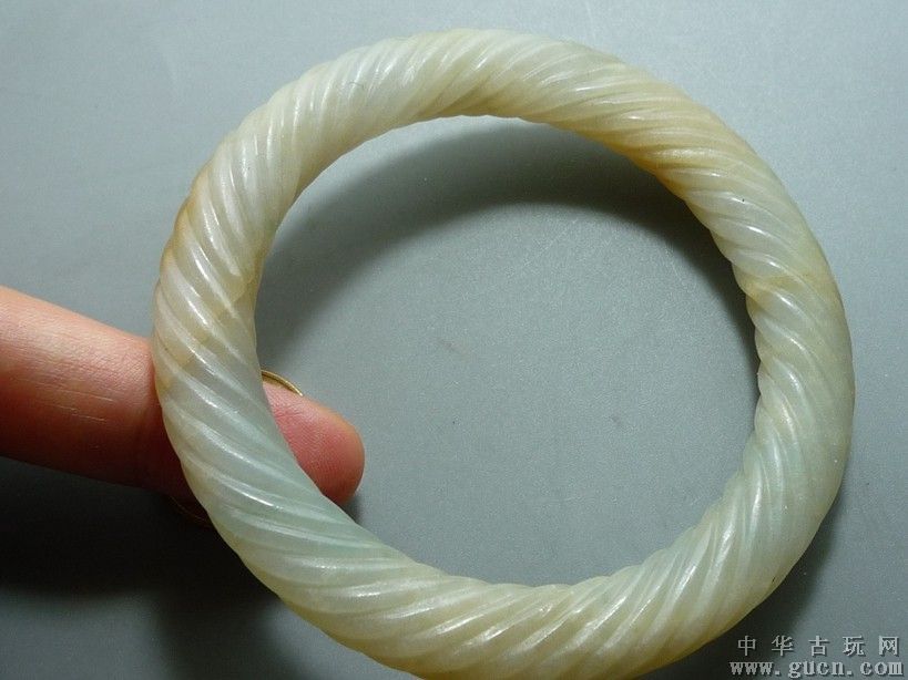 绞丝翡翠手镯价格的简单介绍-第2张图片-翡翠网 绞丝翡翠手镯价格的简单介绍-第2张图片-翡翠网