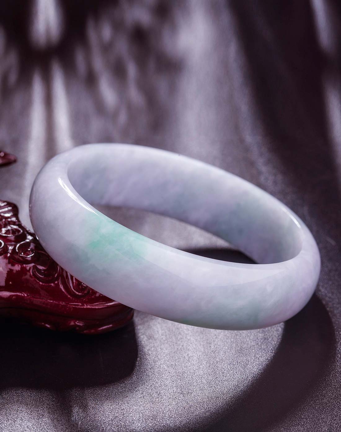 关于翡翠手镯紫带绿的信息-第1张图片-翡翠网 关于翡翠手镯紫带绿的信息-第1张图片-翡翠网