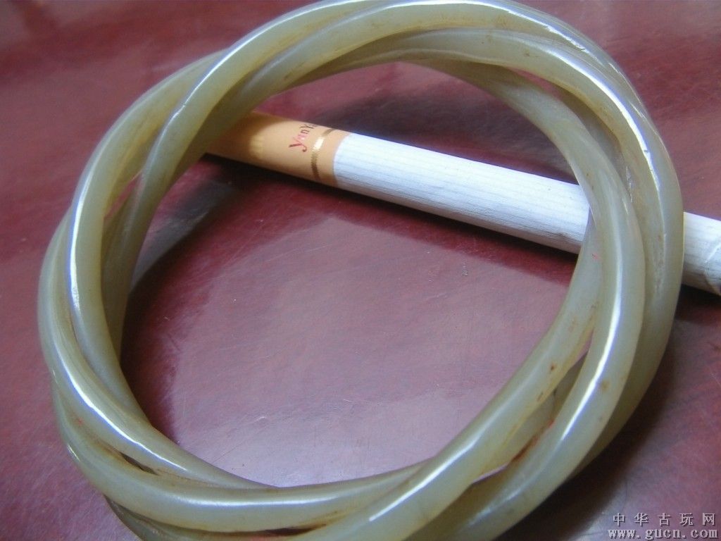 扭丝翡翠手镯真假鉴定的简单介绍-第1张图片-翡翠网 扭丝翡翠手镯真假鉴定的简单介绍-第1张图片-翡翠网