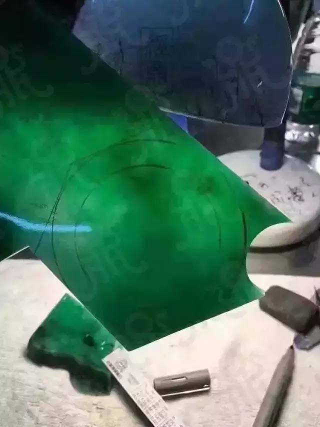 翡翠手镯原石,原石切翡翠手镯视频-第2张图片-翡翠网 翡翠手镯原石,原石切翡翠手镯视频-第2张图片-翡翠网