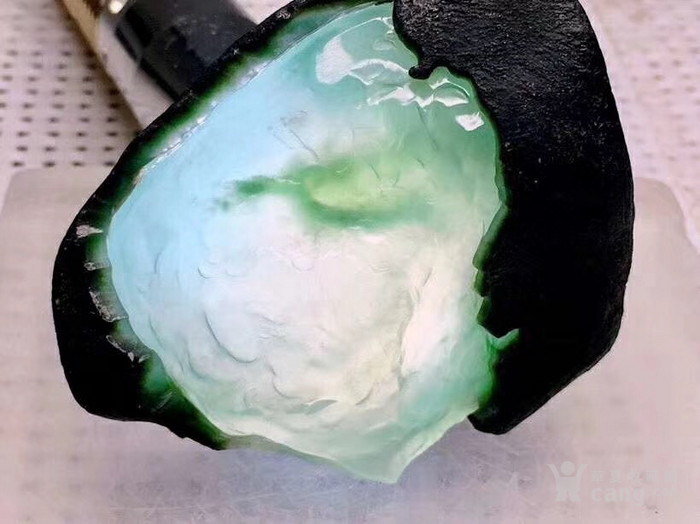 关于翡翠原石制作过程的信息-第2张图片-翡翠网 关于翡翠原石制作过程的信息-第2张图片-翡翠网