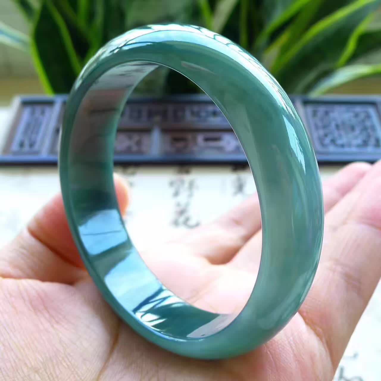 青油翡翠手镯价格的简单介绍-第1张图片-翡翠网 青油翡翠手镯价格的简单介绍-第1张图片-翡翠网