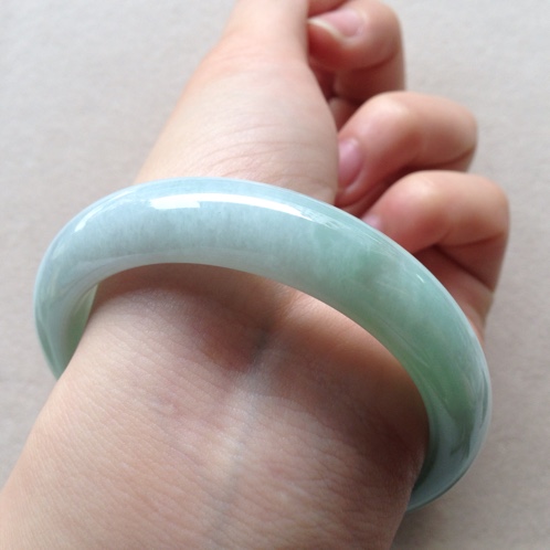 关于豆色翡翠价格的信息-第1张图片-翡翠网 关于豆色翡翠价格的信息-第1张图片-翡翠网