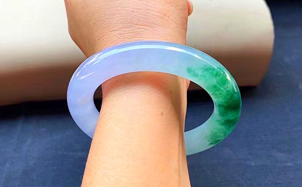 翡翠手镯肥皂的简单介绍-第2张图片-翡翠网 翡翠手镯肥皂的简单介绍-第2张图片-翡翠网