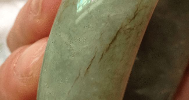 翡翠原石裂纹和石纹区别图的简单介绍-第2张图片-翡翠网 翡翠原石裂纹和石纹区别图的简单介绍-第2张图片-翡翠网