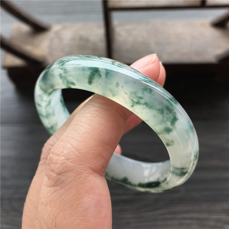 关于5000元左右能买到糯冰种翡翠手镯的信息-第2张图片-翡翠网 关于5000元左右能买到糯冰种翡翠手镯的信息-第2张图片-翡翠网