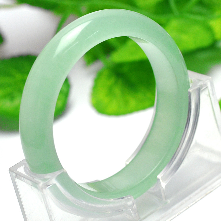 翡翠手镯的功效的简单介绍-第2张图片-翡翠网 翡翠手镯的功效的简单介绍-第2张图片-翡翠网