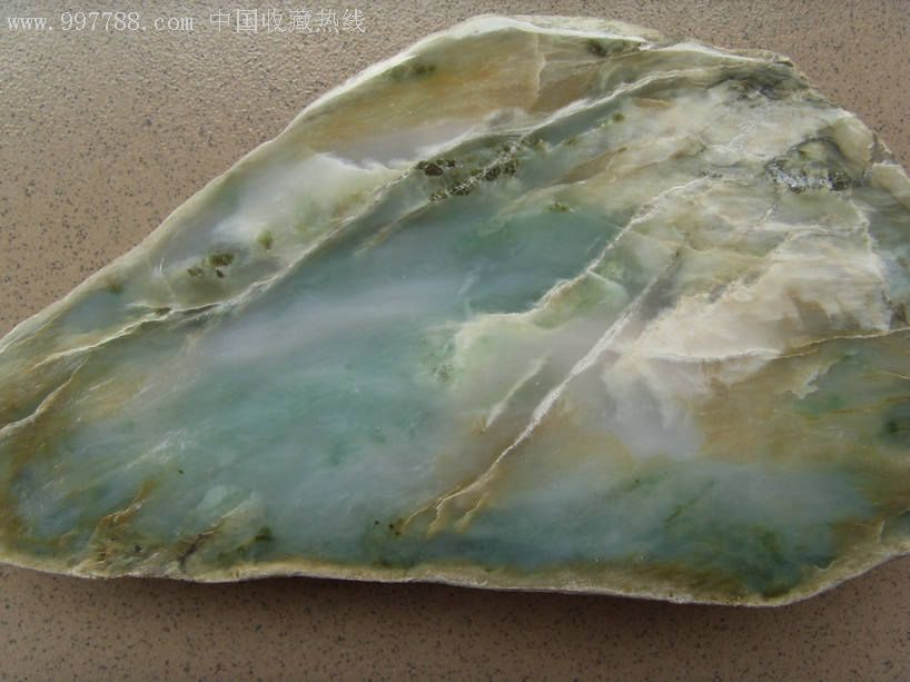 翡翠原石开出糯种有用吗2020年糯化种翡翠价格-第2张图片-翡翠网 翡翠原石开出糯种有用吗2020年糯化种翡翠价格-第2张图片-翡翠网