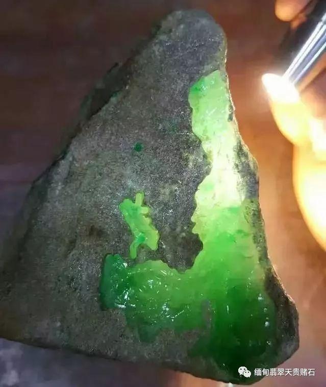 关于翡翠原石可以捡到吗的信息-第1张图片-翡翠网 关于翡翠原石可以捡到吗的信息-第1张图片-翡翠网