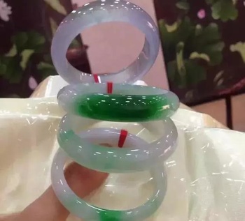 翡翠用水泡鉴定方法的简单介绍-第2张图片-翡翠网 翡翠用水泡鉴定方法的简单介绍-第2张图片-翡翠网