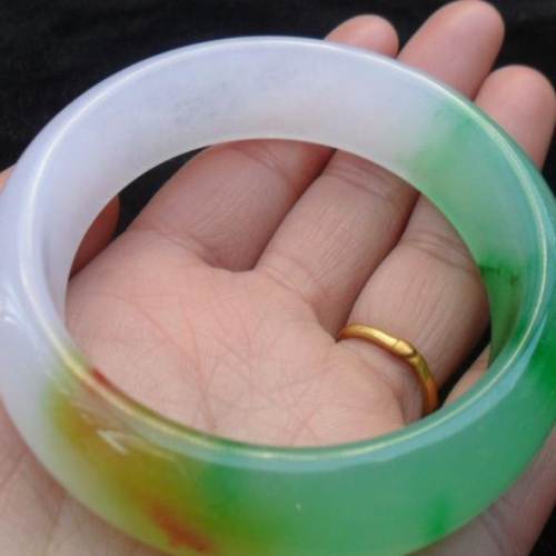 关于广安翡翠三色手镯的信息-第2张图片-翡翠网 关于广安翡翠三色手镯的信息-第2张图片-翡翠网