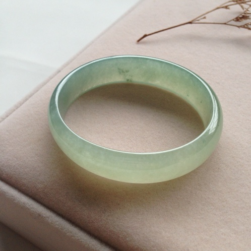 翡翠黑藓手镯癣加绿翡翠有价值吗-第1张图片-翡翠网 翡翠黑藓手镯癣加绿翡翠有价值吗-第1张图片-翡翠网