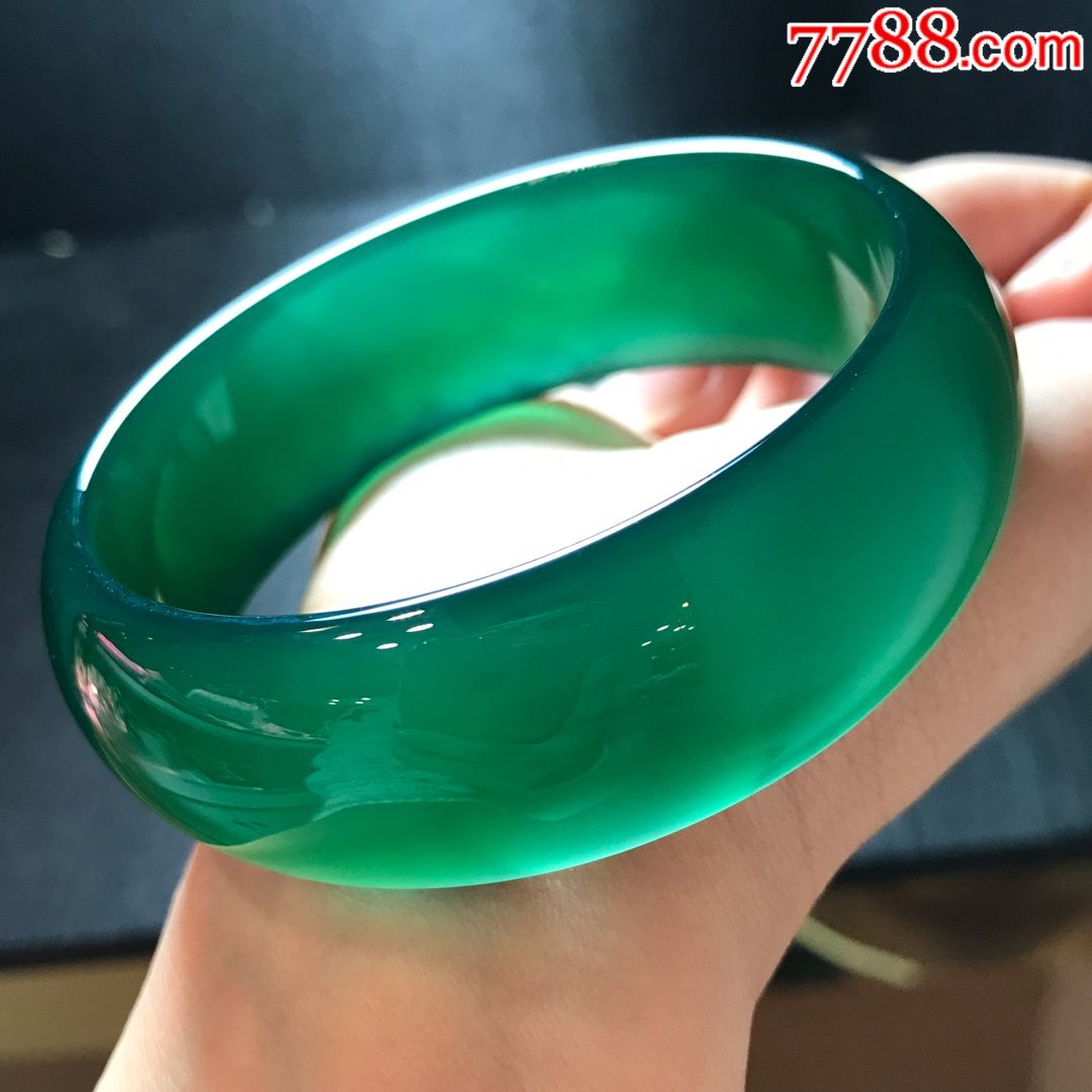 翡翠手镯批发价格的简单介绍-第1张图片-翡翠网 翡翠手镯批发价格的简单介绍-第1张图片-翡翠网