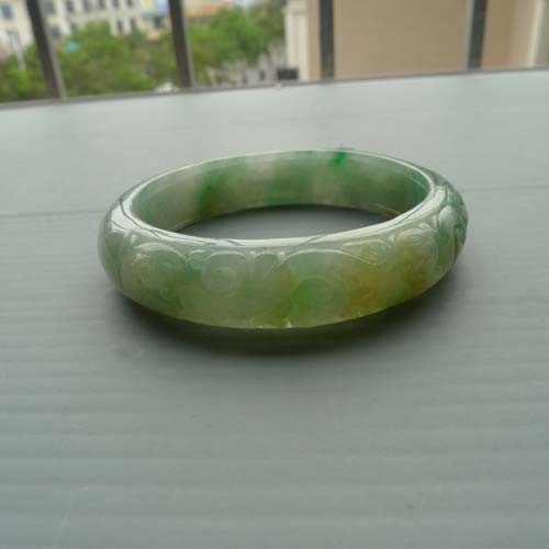 三彩翡翠手镯,黄加绿三彩翡翠手镯-第2张图片-翡翠网 三彩翡翠手镯,黄加绿三彩翡翠手镯-第2张图片-翡翠网