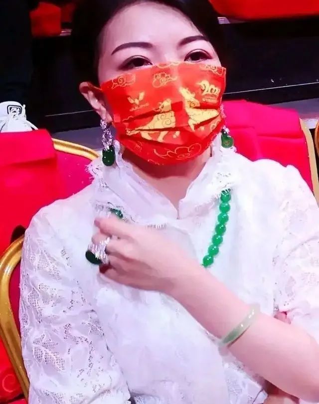 销售翡翠的专业知识09春晚翡翠知识-第2张图片-翡翠网 销售翡翠的专业知识09春晚翡翠知识-第2张图片-翡翠网