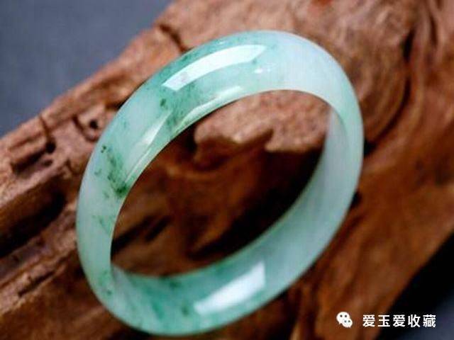 翡翠手镯掉色,玉手镯为什么会退色-第2张图片-翡翠网 翡翠手镯掉色,玉手镯为什么会退色-第2张图片-翡翠网