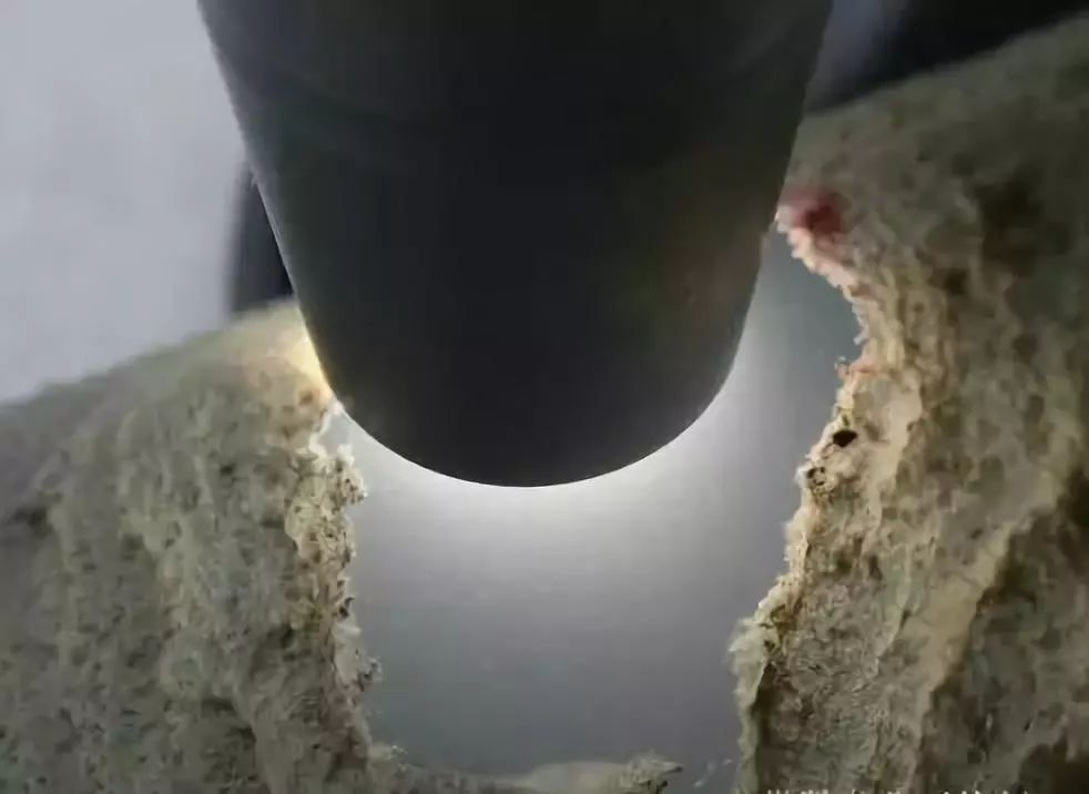 真品黑色陨石图片冒充翡翠的石头原石-第1张图片-翡翠网 真品黑色陨石图片冒充翡翠的石头原石-第1张图片-翡翠网