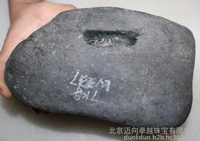 关于北京翡翠原石加工的信息-第2张图片-翡翠网 关于北京翡翠原石加工的信息-第2张图片-翡翠网