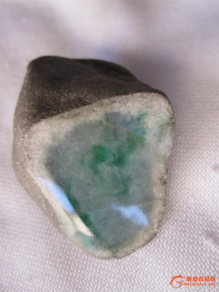 摩西沙翡翠手镯的简单介绍-第2张图片-翡翠网 摩西沙翡翠手镯的简单介绍-第2张图片-翡翠网