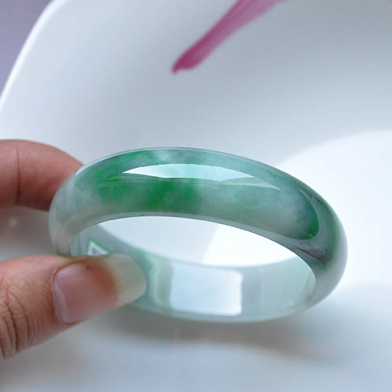 湖南翡翠手镯的简单介绍-第2张图片-翡翠网 湖南翡翠手镯的简单介绍-第2张图片-翡翠网