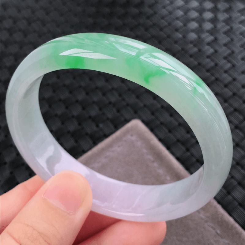 2万春带彩翡翠手镯图片2万左右的玉镯子图片-第1张图片-翡翠网 2万春带彩翡翠手镯图片2万左右的玉镯子图片-第1张图片-翡翠网