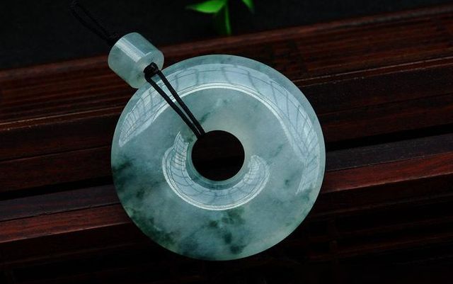 包含翡翠真假鉴定方法简单图片的词条-第2张图片-翡翠网 包含翡翠真假鉴定方法简单图片的词条-第2张图片-翡翠网