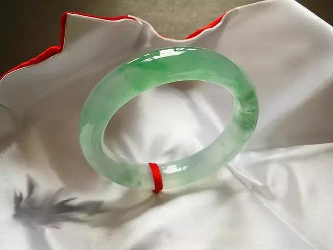 包含个人翡翠媒体介绍知识传播的词条-第2张图片-翡翠网 包含个人翡翠媒体介绍知识传播的词条-第2张图片-翡翠网