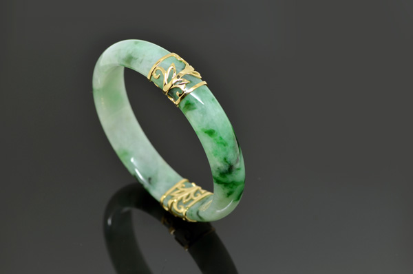 手镯翡翠知识的简单介绍-第1张图片-翡翠网 手镯翡翠知识的简单介绍-第1张图片-翡翠网