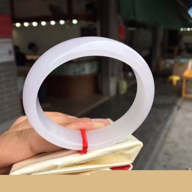 翡翠手镯打灯有纹翡翠纹和裂的区别图-第2张图片-翡翠网 翡翠手镯打灯有纹翡翠纹和裂的区别图-第2张图片-翡翠网