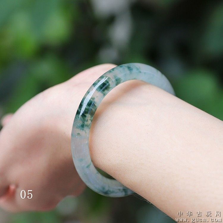包含老坑翡翠手镯值钱吗的词条-第1张图片-翡翠网 包含老坑翡翠手镯值钱吗的词条-第1张图片-翡翠网