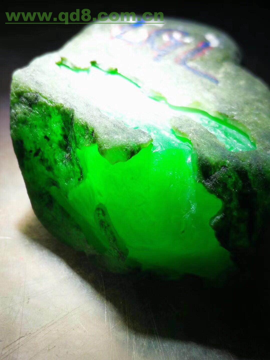 南齐水翡翠原石的简单介绍-第2张图片-翡翠网 南齐水翡翠原石的简单介绍-第2张图片-翡翠网