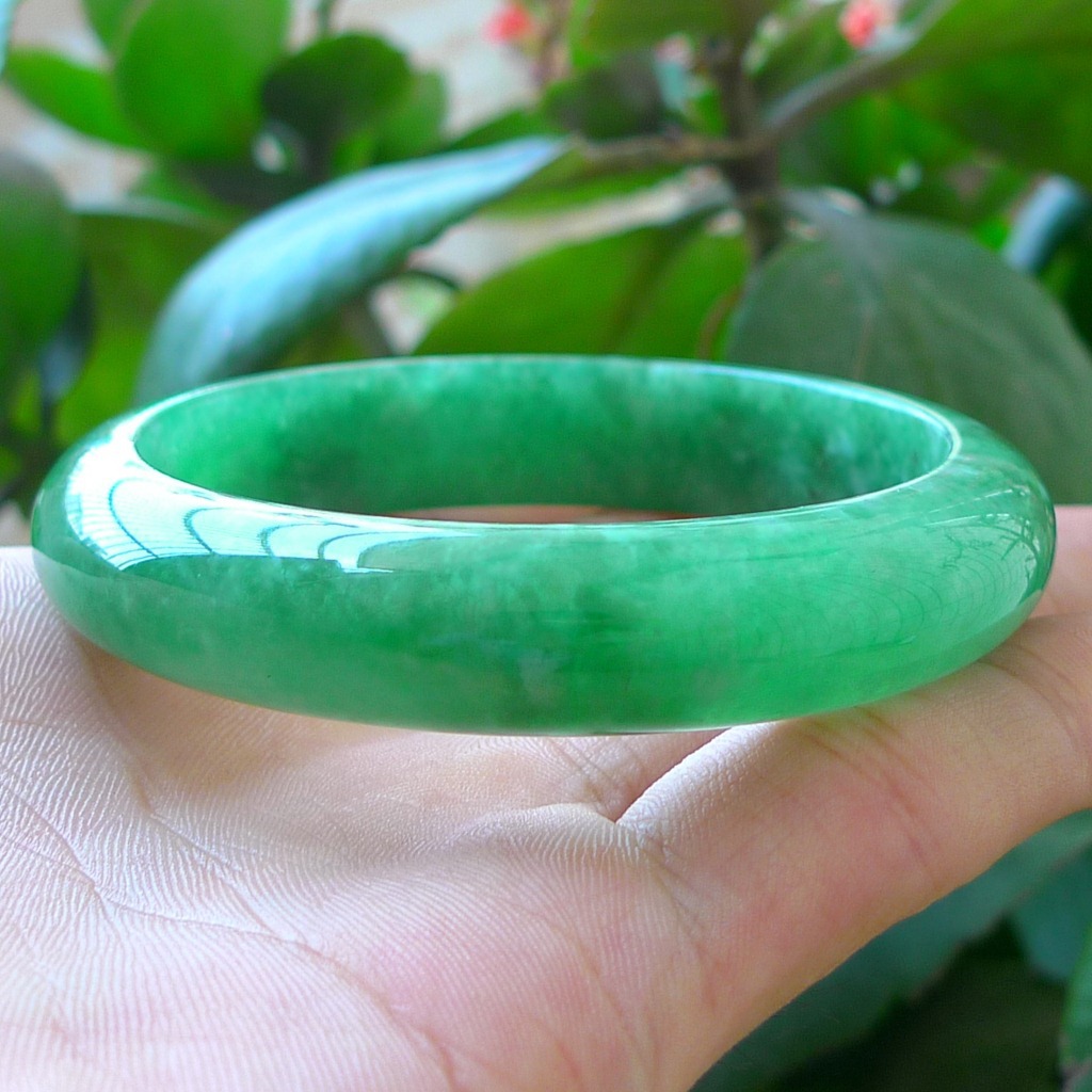 关于缅甸翡翠手镯批发市场的信息-第1张图片-翡翠网 关于缅甸翡翠手镯批发市场的信息-第1张图片-翡翠网