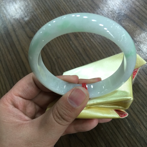 关于缅甸翡翠手镯批发市场的信息-第2张图片-翡翠网 关于缅甸翡翠手镯批发市场的信息-第2张图片-翡翠网