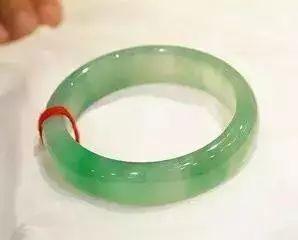 包含百万的翡翠手镯有什么用的词条-第3张图片-翡翠网 包含百万的翡翠手镯有什么用的词条-第3张图片-翡翠网