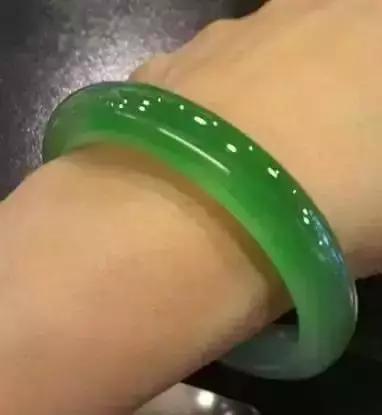 包含百万的翡翠手镯有什么用的词条-第9张图片-翡翠网 包含百万的翡翠手镯有什么用的词条-第9张图片-翡翠网