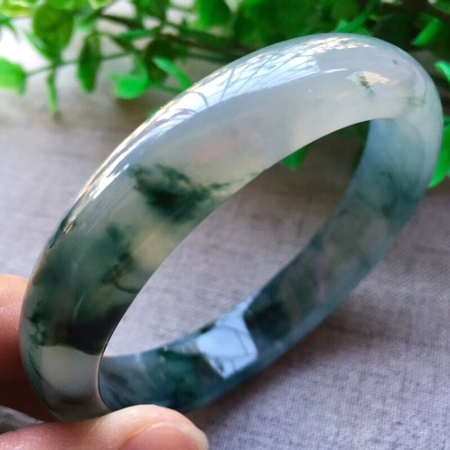 翡翠手镯会磨损吗的简单介绍-第2张图片-翡翠网 翡翠手镯会磨损吗的简单介绍-第2张图片-翡翠网