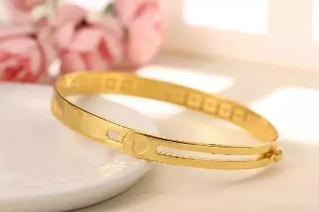 金店翡翠手镯好吗的简单介绍-第5张图片-翡翠网 金店翡翠手镯好吗的简单介绍-第5张图片-翡翠网